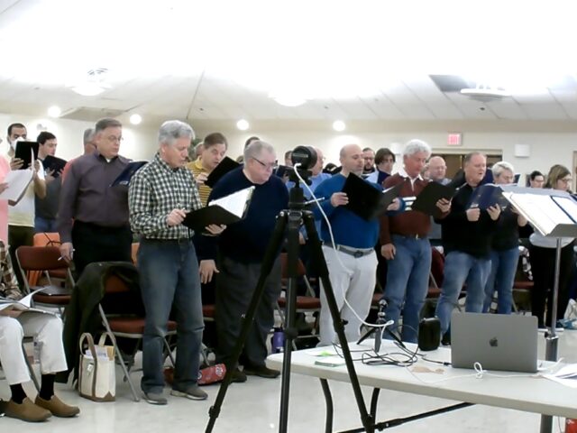 https://vocalartsfairfax.org/staging/6973/wp-content/uploads/2024/07/Gala-Tenors-and-Basses-standing-640x480.jpg
